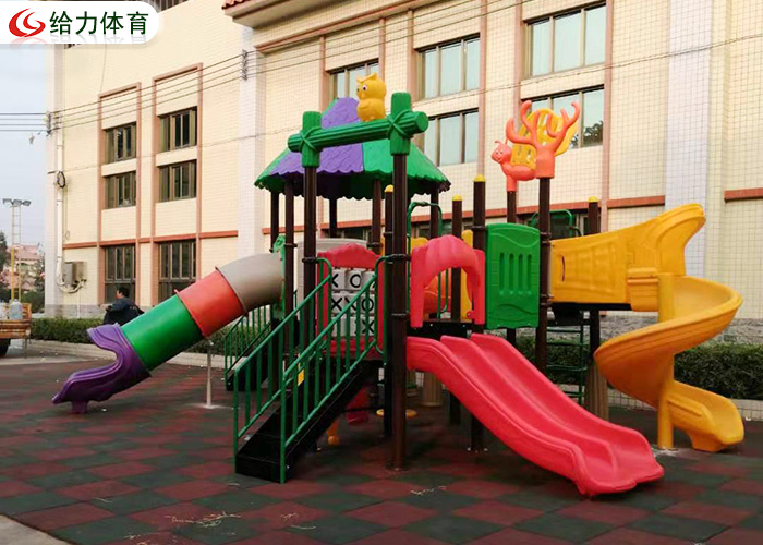 塑膠滑滑梯