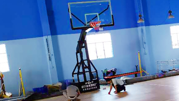 手動(dòng)液壓籃球架